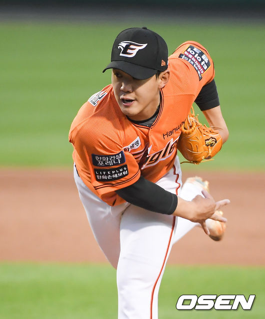 8회초 한화 윤대경 투수가 역투하고 있다.  / soul1014@osen.co.kr