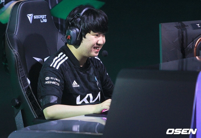 담원의 탑 라이너 '칸' 김동하.