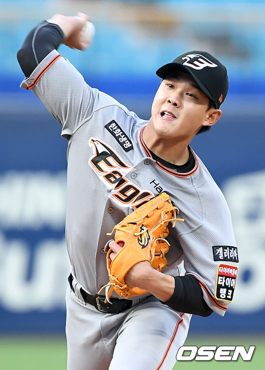 22일 오후 대구 삼성라이온즈파크에서 ‘2021 신한은행 SOL KBO리그’ 삼성 라이온즈와 한화 이글스의 경기가 열렸다.1회말 한화 선발 윤대경이 마운드에 올라 힘차게 공을 뿌리고 있다. 2021.06.22 /ksl0919@osen.co.kr