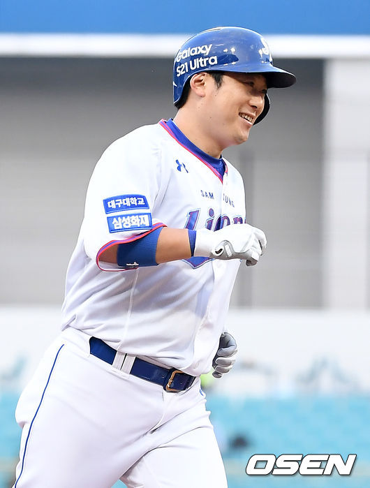 22일 오후 대구 삼성라이온즈파크에서 ‘2021 신한은행 SOL KBO리그’ 삼성 라이온즈와 한화 이글스의 경기가 열렸다.1회말 2사 만루 삼성 이원석이 선취 만루홈런을 날린 뒤 그라운드를 돌며 미소짓고 있다. 2021.06.22 /ksl0919@osen.co.kr