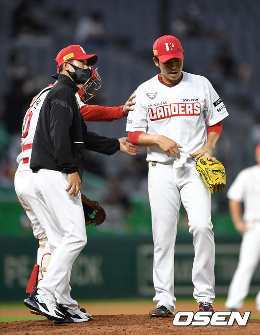 6회초 무사 1루에서 SSG 이태양이 마운드를 내려가고 있다. 2021.06.22 /sunday@osen.co.kr