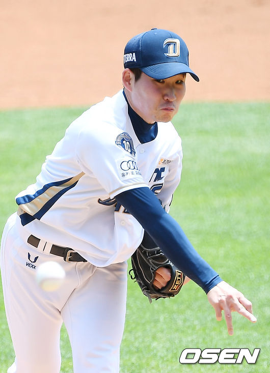 NC 선발 이재학이 마운드 위에서 힘차게 공을 뿌리고 있다./ rumi@osen.co.kr