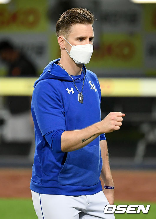 삼성이 한화를 완파했다. 삼성은 22일 대구삼성라이온즈파크에서 열린 2021 신한은행 SOL KBO리그 한화와의 홈경기를 8-0 완승으로 장식했다. 경기 종료 후 삼성 뷰캐넌이 기뻐하고 있다. 2021.06.22 /ksl0919@osen.co.kr