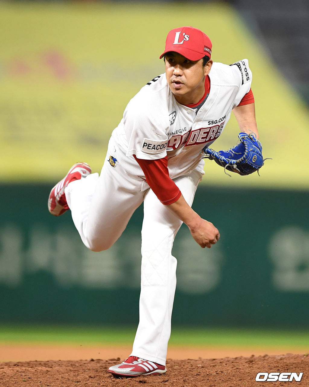 22일 인천 SSG 랜더스필드에서 열린 ’2021 신한은행 SOL KBO 리그' SSG 랜더스와 LG 트윈스의 경기, 9회초 1사에서 SSG 김강민이 역투하고 있다. 2021.06.22 /sunday@osen.co.kr