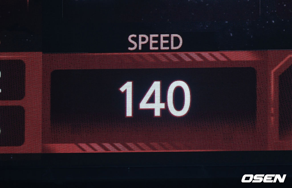 22일 인천 SSG 랜더스필드에서 열린 ’2021 신한은행 SOL KBO 리그' SSG 랜더스와 LG 트윈스의 경기, 9회초 1사에서 마운드에 오른 SSG 김강민의 투구 스피드. 2021.06.22 /sunday@osen.co.kr