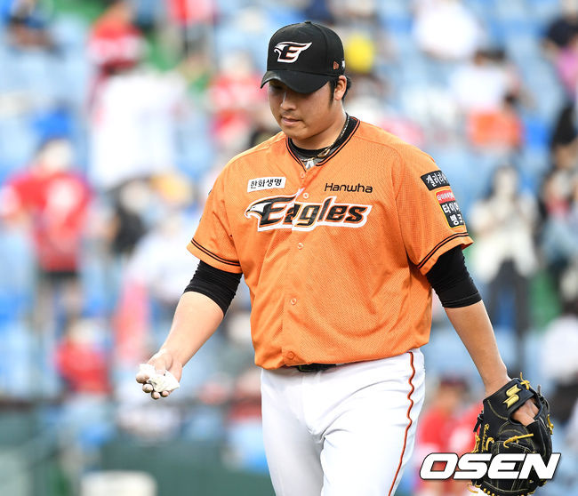 6회초 2사 주자없는 상황 한화 선발 김민우가 마운드를 내려가고 있다. 2021.06.19 / dreamer@osen.co.kr