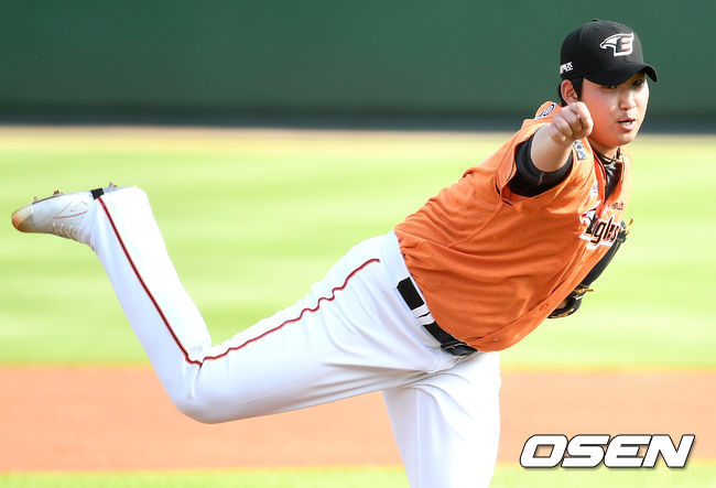 1회초 한화 선발 김민우가 힘차게 공을 뿌리고 있다. / dreamer@osen.co.kr