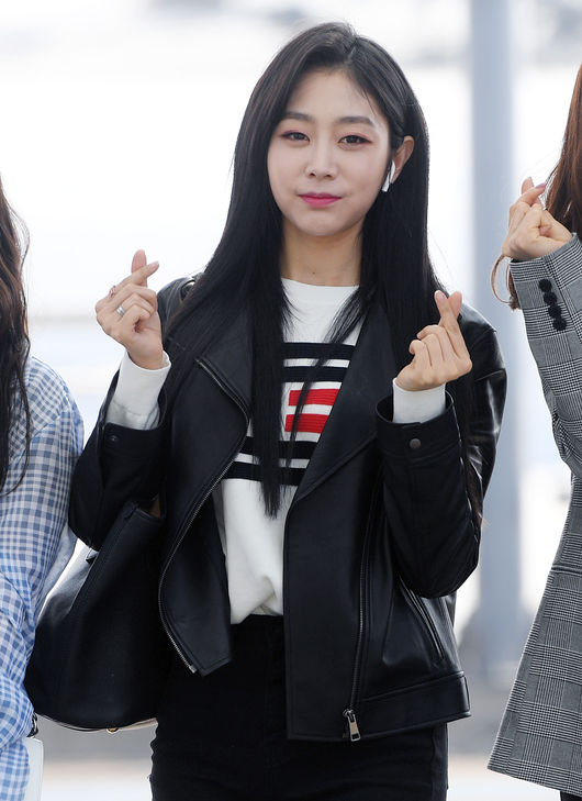 그룹 러블리즈 서지수가 아시아투어 참석 차 16일 오후 인천국제공항을 통해 싱가포르로 출국하고 있다. / eastsea@osen.co.kr