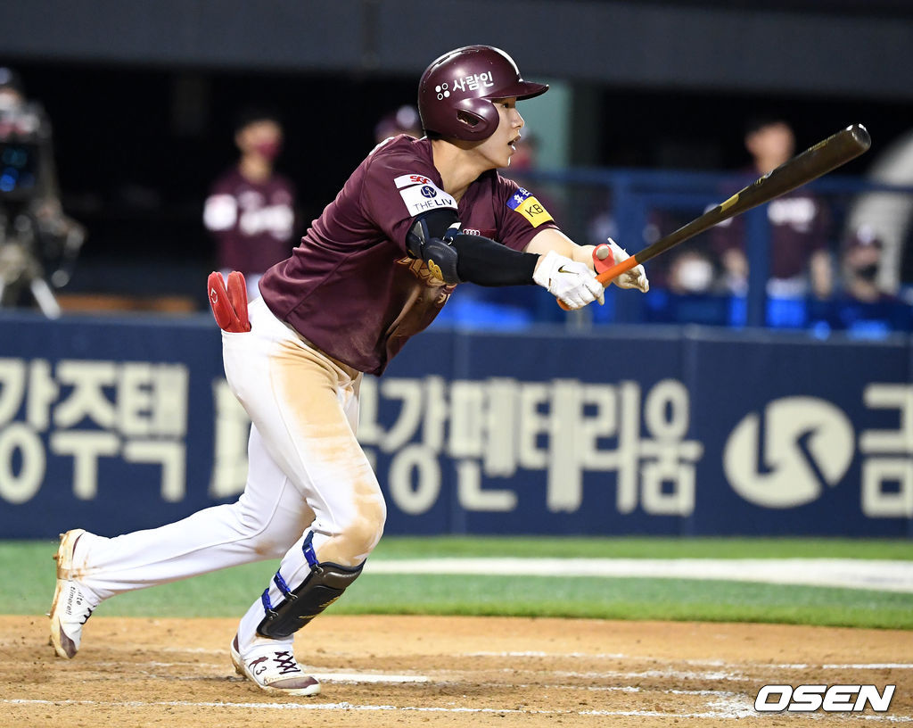 9회초 2사 3루에서 키움 김혜성이 1타점 우전 적시타를 날리고 타구를 바라보고 있다. 2021.06.23 /jpnews@osen.co.kr