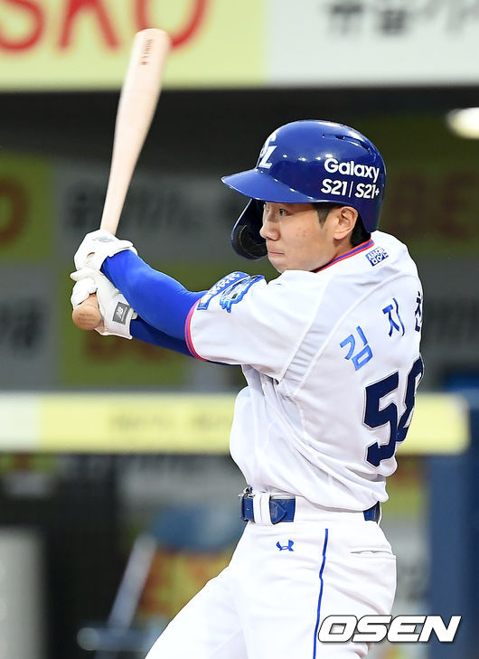 23일 오후 대구 삼성라이온즈파크에서 ‘2021 신한은행 SOL KBO리그’ 삼성 라이온즈와 한화 이글스의 경기가 열렸다.2회말 2사 3루 삼성 김지찬이 선취 1타점 적시타를 날리고 있다. 2021.06.23 /ksl0919@osen.co.kr