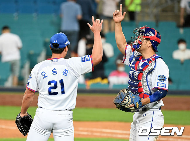 삼성 오승환, 강민호가 세레모니를 하고 있다. 2021.06.23 /ksl0919@osen.co.kr