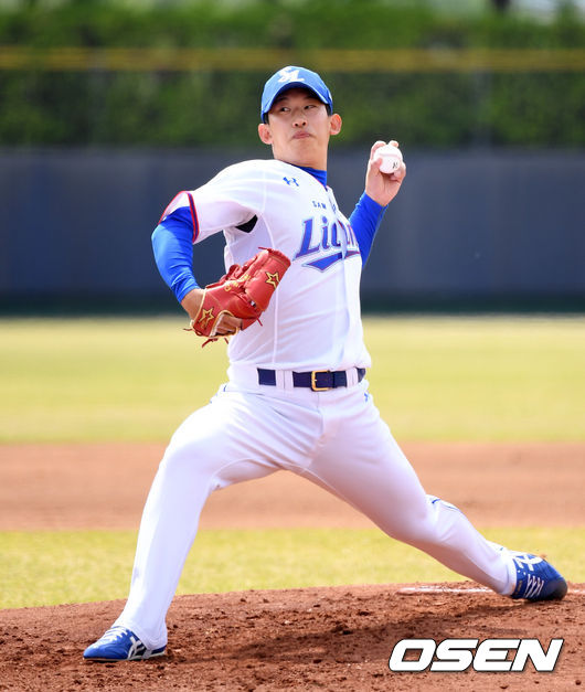 15일 경북 경산 삼성 라이온즈 볼파크에서  '2021 U+프로야구 KBO 퓨처스리그' 삼성 라이온즈와 NC 다이노스의 경기가 열렸다.1회초 무사에서 삼성 선발투수 허윤동이 역투하고 있다. /sunday@osen.co.kr