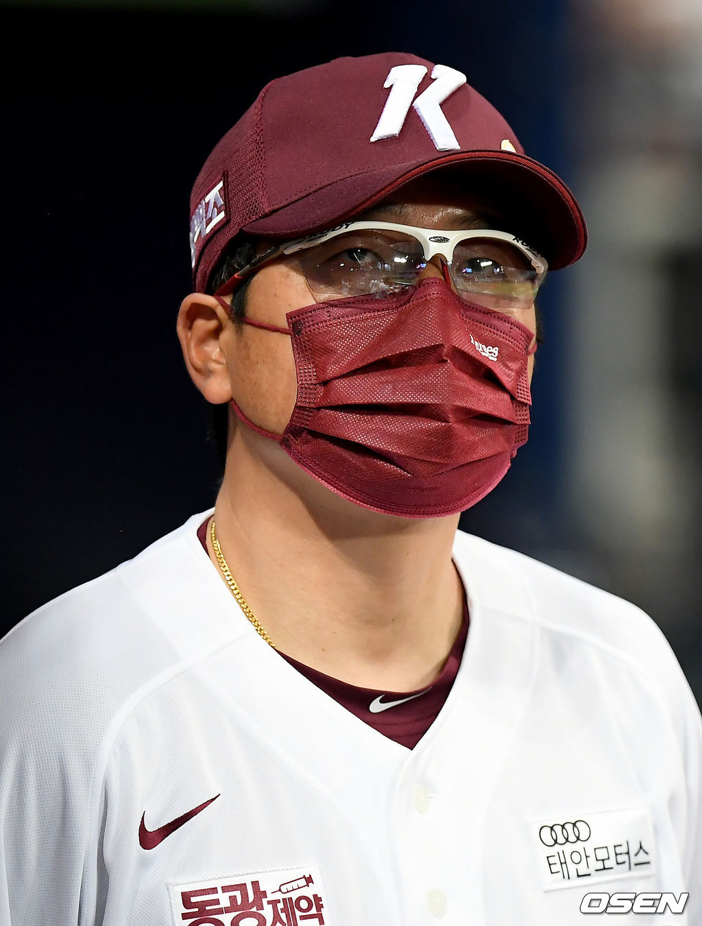 키움 홍원기 감독이 전광판을 지켜보고 있다. 2021.06.05 /ksl0919@osen.co.kr