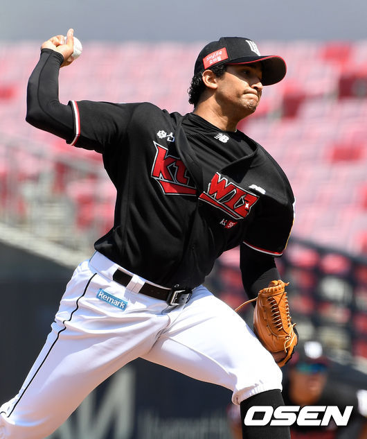 2회말 무사에서 KT 쿠에바스가 역투하고 있다. 2021.05.30 /jpnews@osen.co.kr