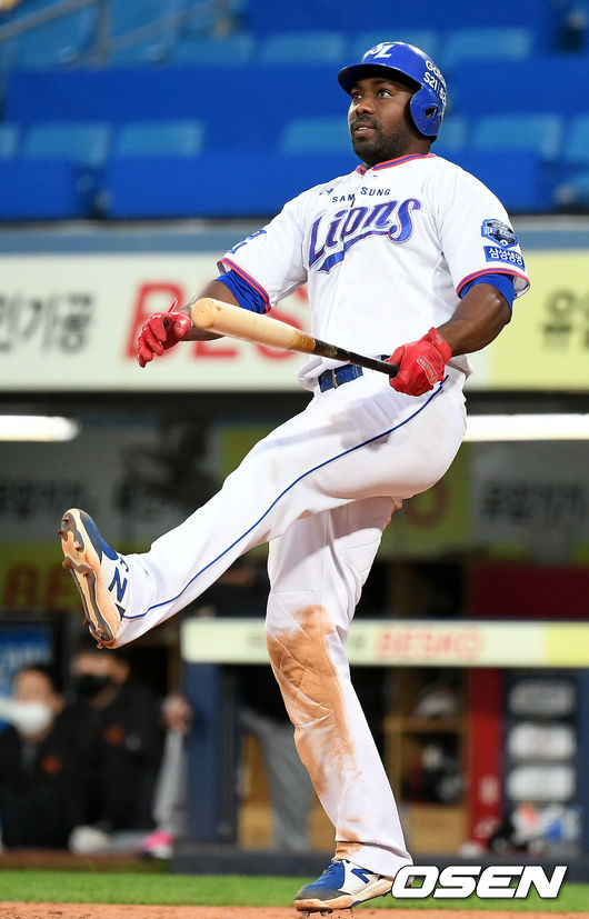 22일 오후 대구 삼성라이온즈파크에서 ‘2021 신한은행 SOL KBO리그’ 삼성 라이온즈와 한화 이글스의 경기가 열렸다.4회말 1사 2루 삼성 피렐라가 파울홈런을 날린 뒤 아쉬워하고 있다. 2021.06.22 /ksl0919@osen.co.kr