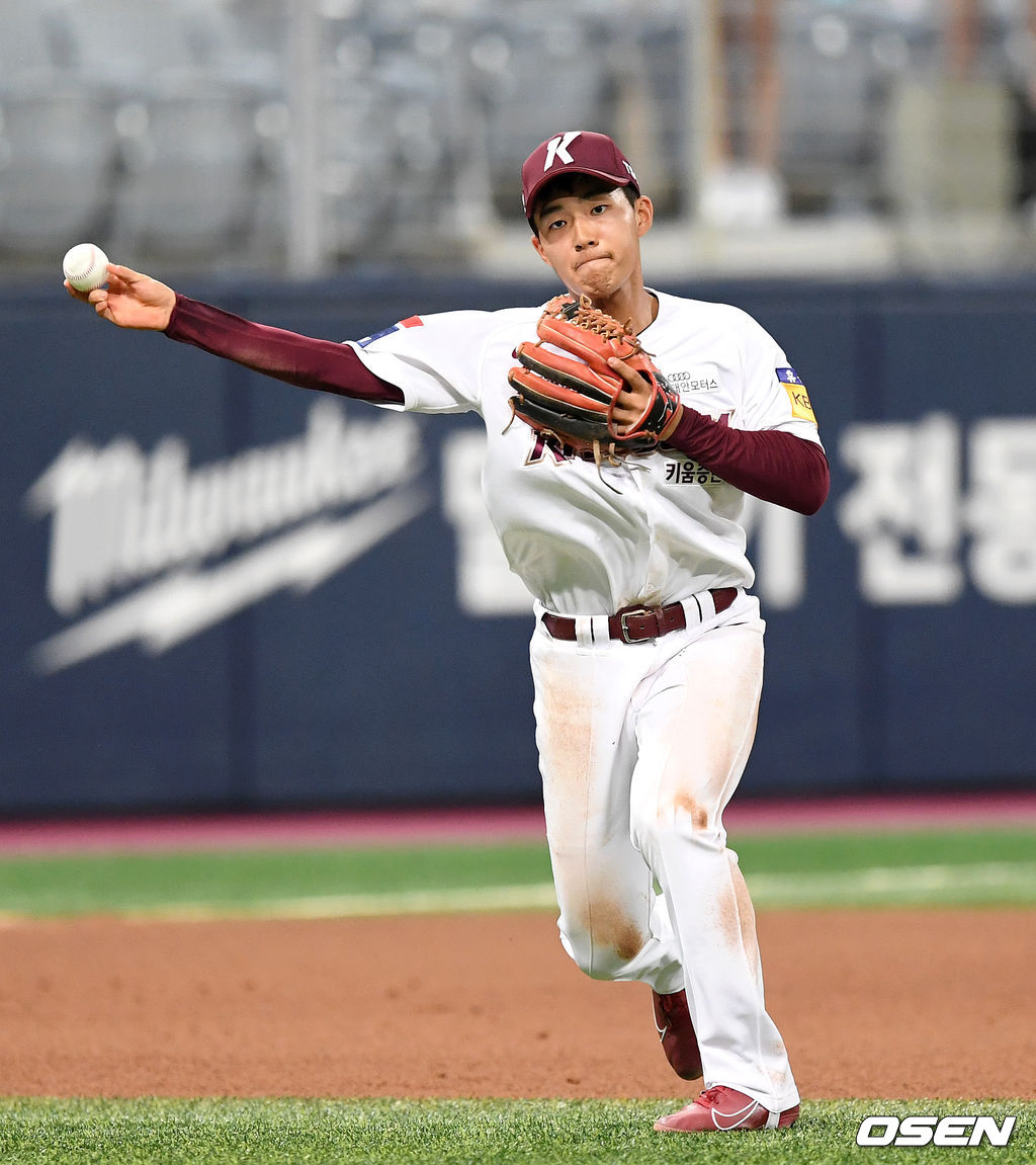 4회초 2사에서 키움 김휘집이 KIA 김태진을 땅볼로 처리하고 있다. 2021.06.25 /sunday@osen.co.kr