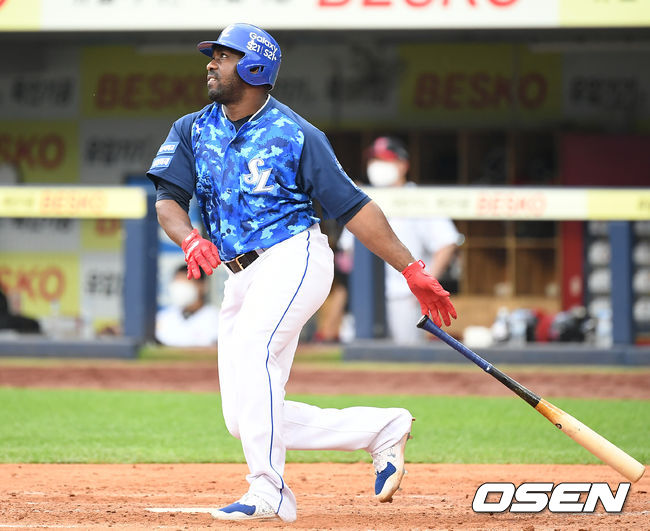 26일 오후 대구 삼성라이온즈파크에서 ‘2021 신한은행 SOL KBO리그’ 삼성 라이온즈와 LG 트윈스의 더블헤더 1차전 경기가 열렸다.4회말 삼성 선두타자 피렐라가 솔로 홈런을 날리고 있다. 2021.06.26 /ksl0919@osen.co.kr