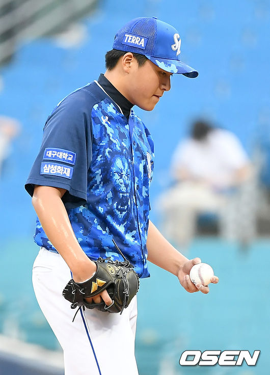 26일 오후 대구 삼성라이온즈파크에서 ‘2021 신한은행 SOL KBO리그’ 삼성 라이온즈와 LG 트윈스의 더블헤더 1차전 경기가 열렸다.7회초 무사 1루 삼성 이승현이 LG 김현수에게 2점 홈런을 허용하며 아쉬워하고 있다. 2021.06.26 /ksl0919@osen.co.kr