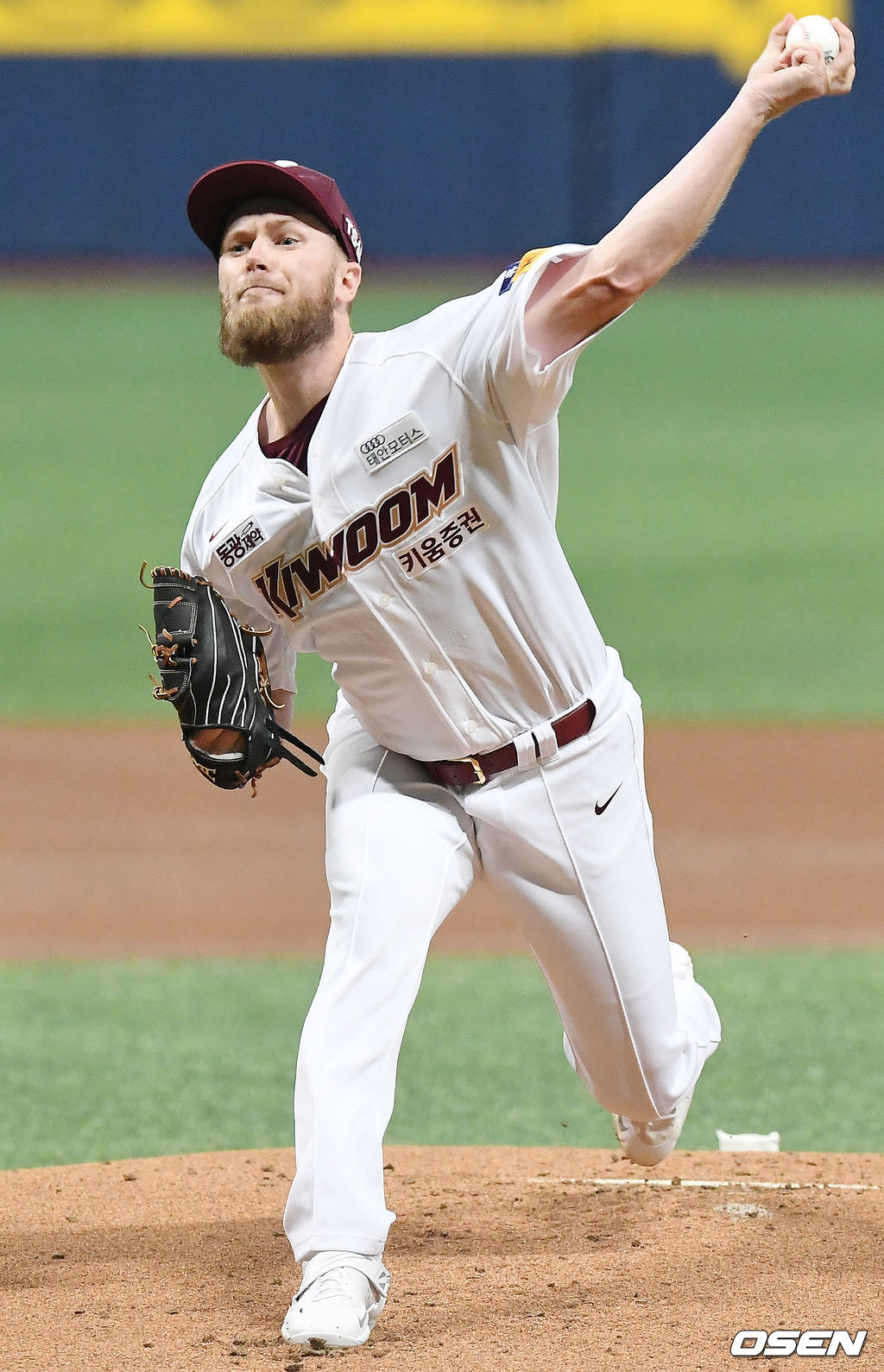 키움 선발 요키시가 마운드 위에서 힘차게 공을 뿌리고 있다./rumi@osen.co.kr