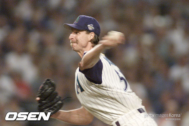 [사진] 랜디 존슨 2001.11.04 ⓒGettyimages(무단전재 및 재배포 금지)