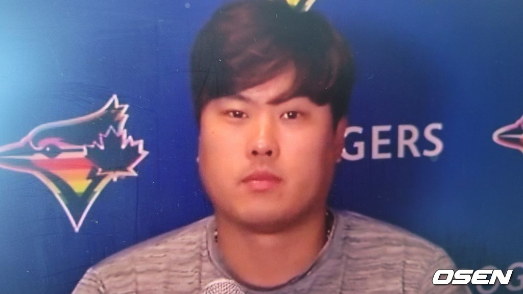 [사진] 토론토 블루제이스의 류현진이 27일(한국시간)  세일렌 필드에서 벌어진 볼티모어와의 경기를 마친 뒤 화상 인터뷰를 진행하고 있다. <토론토 블루제이스 구단 제공 영상 캡처>