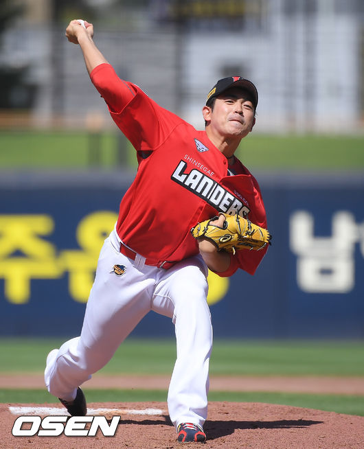 1회말 2년 2개월만에 선발로 나서는 SSG 선발투수 이태양이 역투하고 있다. 21.06.16 / soul1014@osen.co.kr