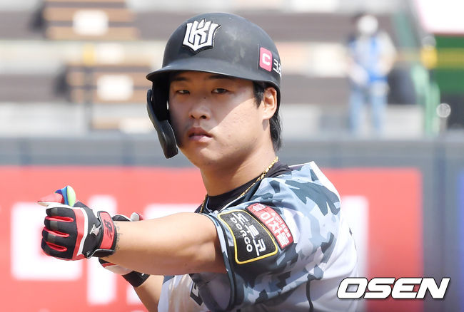 4회말 2사 KT 강백호가 중전 안타를 때려낸 후 세리머니를 하고 있다. 2021.06.19