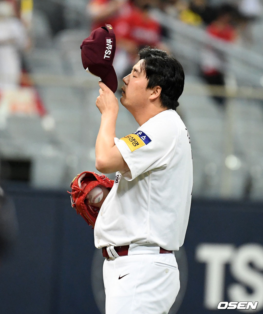 8회초 만루위기에서 키움 김태훈이 생각에 잠겨 있다. 2021.06.27 /jpnews@osen.co.kr