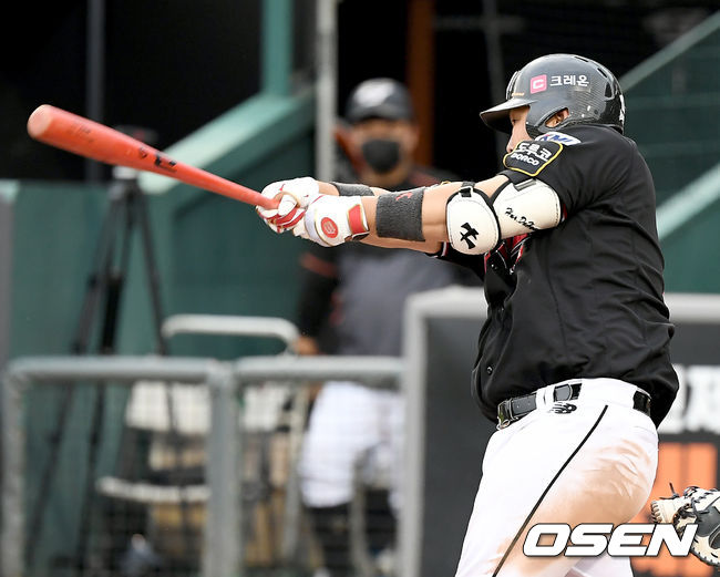 27일 오후 대전 한화이글스파크에서 ‘2021 신한은행 SOL KBO리그’ 한화 이글스와 kt 위즈의 경기가 열렸다.6회초 1사 만루 kt 허도환이 만루 홈런을 날리고 있다. 2021.06.27 /ksl0919@osen.co.kr