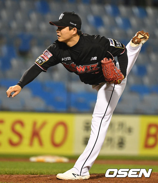 KT 투수 박시영이 힘차게 공을 뿌리고 있다. / dreamer@osen.co.kr