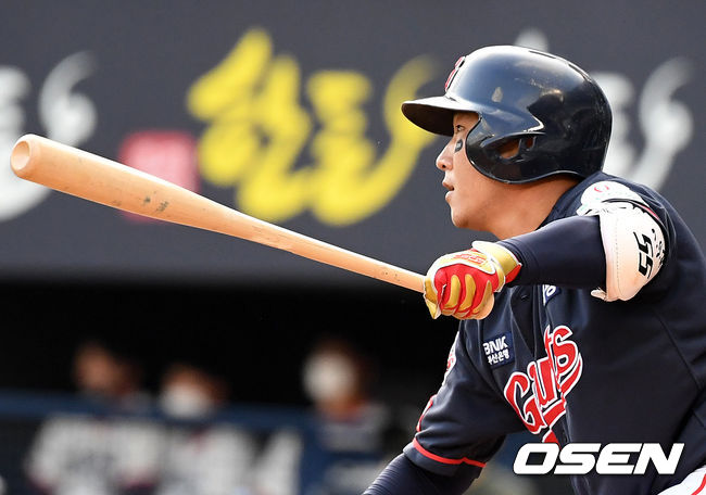 4회초 1사 1,3루에서 롯데 정훈이 선제 1타점 적시타를 날리고 있다. 2021.06.26 /jpnews@osen.co.kr