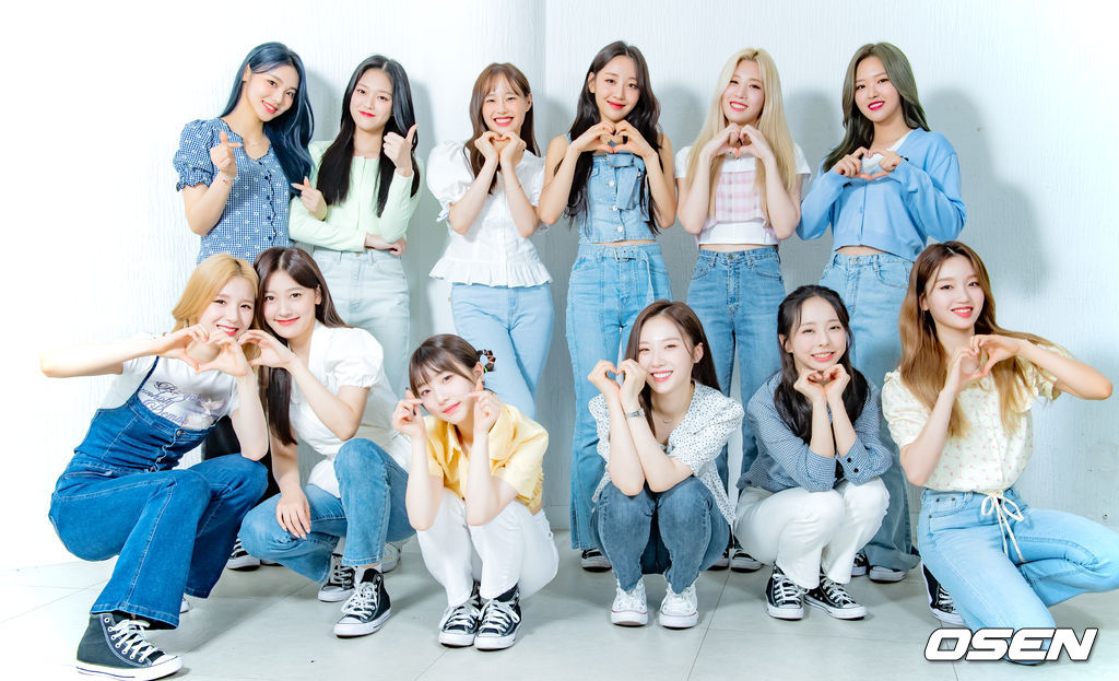 이달의 소녀 멤버들이 녹화에 앞서 사진 촬영을 위해 포즈를 취하고 있다./ rumi@osen.co.kr