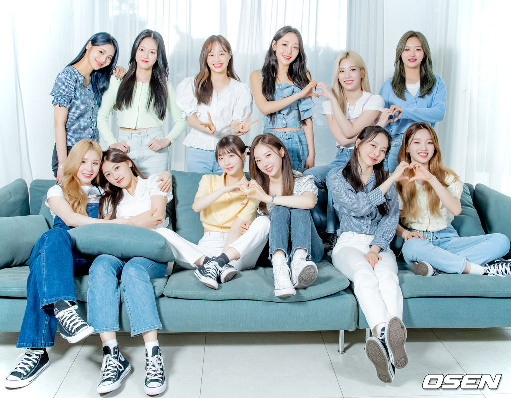 이달의 소녀 멤버들이 녹화에 앞서 사진 촬영을 위해 포즈를 취하고 있다./ rumi@osen.co.kr