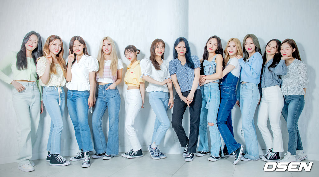이달의 소녀 멤버들이 녹화에 앞서 사진 촬영을 위해 포즈를 취하고 있다./ rumi@osen.co.kr