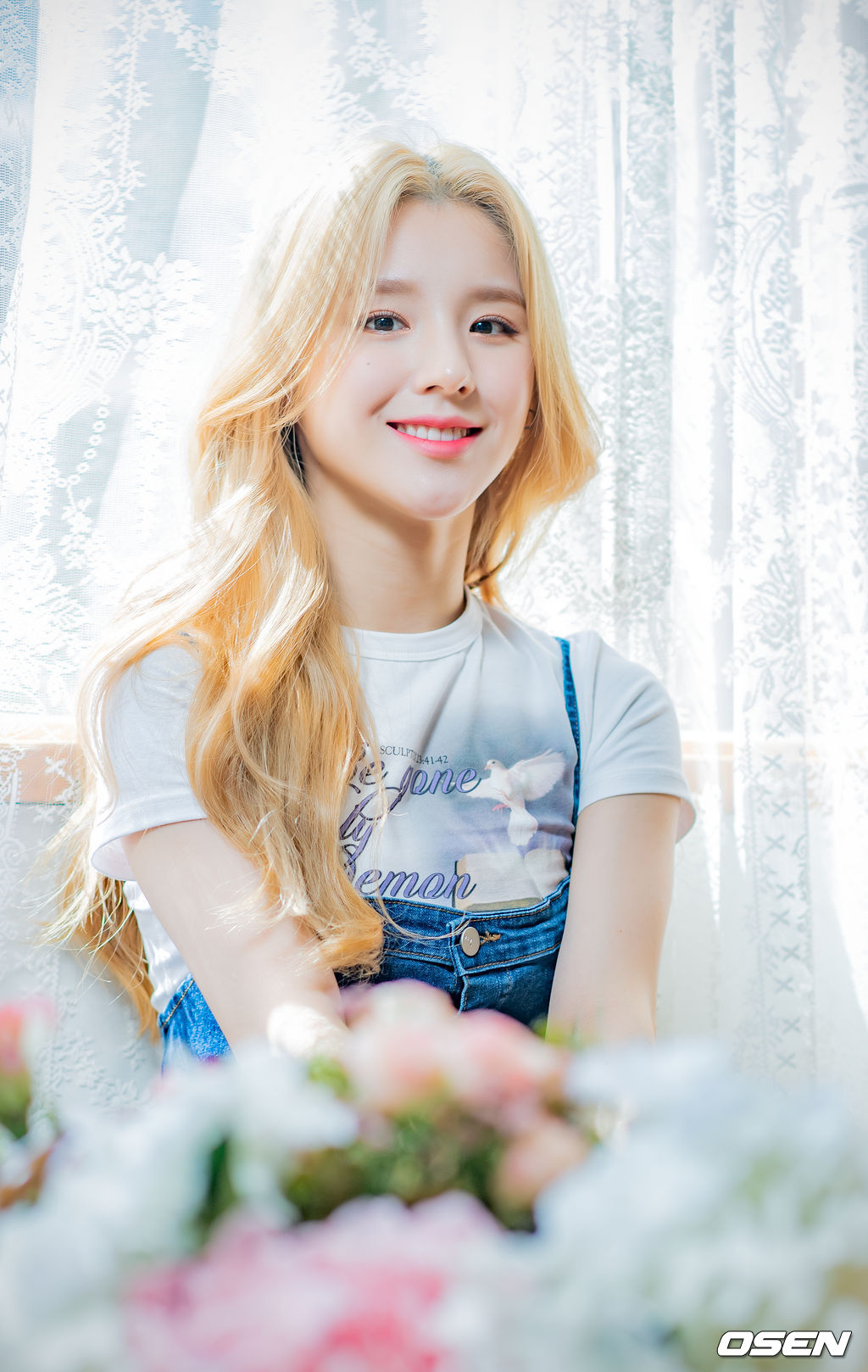 이달의 소녀 희진이 녹화에 앞서 사진 촬영을 위해 포즈를 취하고 있다./ rumi@osen.co.kr