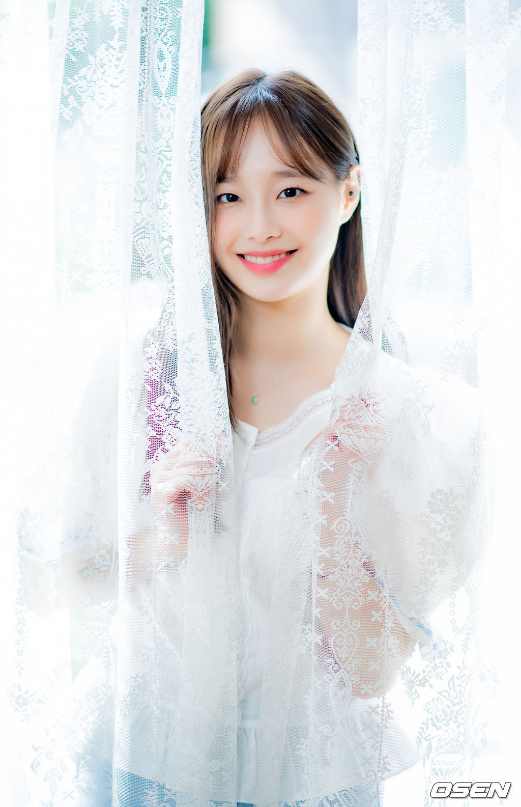 이달의 소녀 츄가 녹화에 앞서 사진 촬영을 위해 포즈를 취하고 있다./ rumi@osen.co.kr