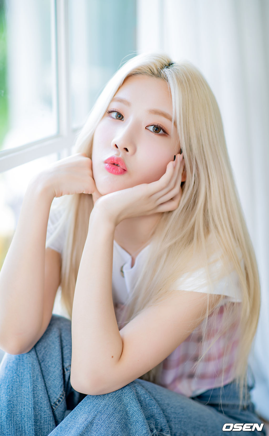 이달의 소녀 김립이 녹화에 앞서 사진 촬영을 위해 포즈를 취하고 있다./ rumi@osen.co.kr
