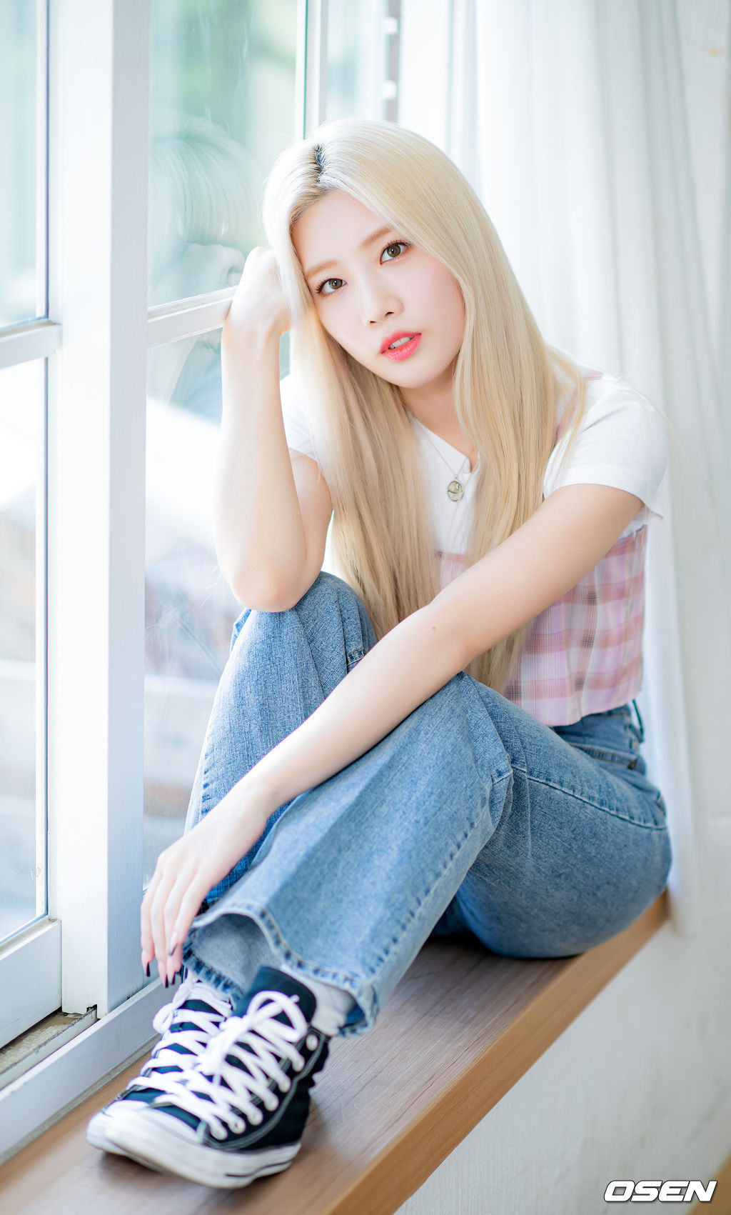 이달의 소녀 김립이 녹화에 앞서 사진 촬영을 위해 포즈를 취하고 있다./ rumi@osen.co.kr