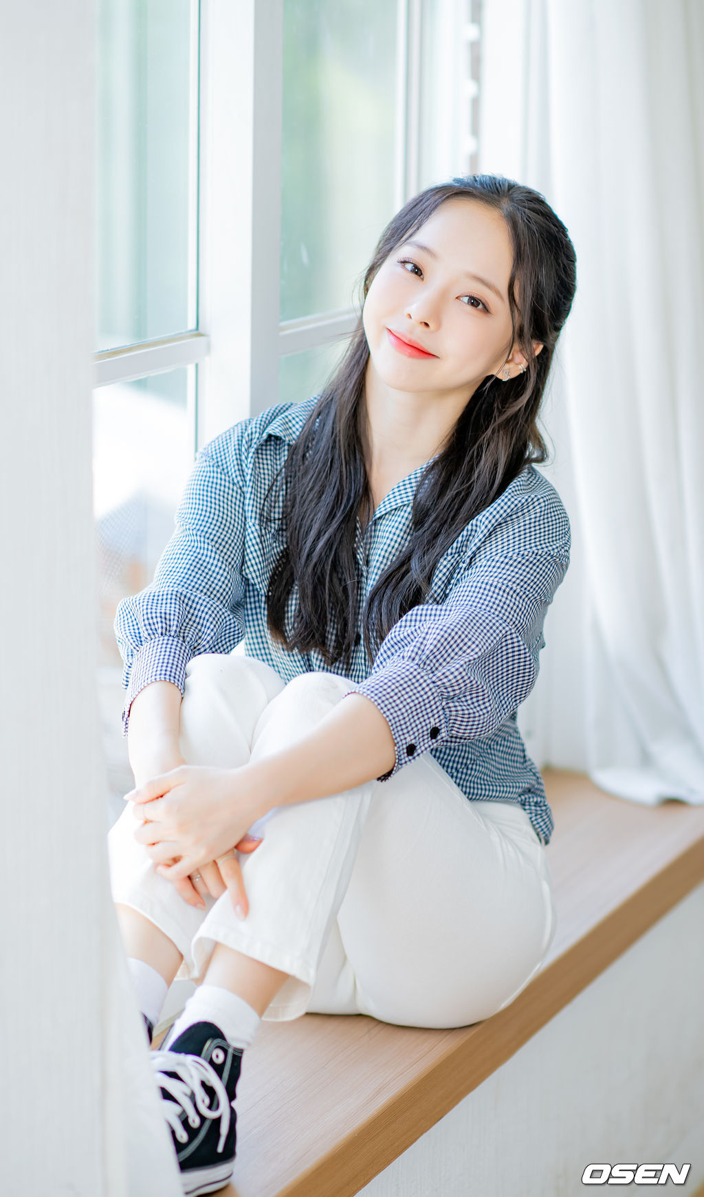이달의 소녀 비비가 녹화에 앞서 사진 촬영을 위해 포즈를 취하고 있다./ rumi@osen.co.kr