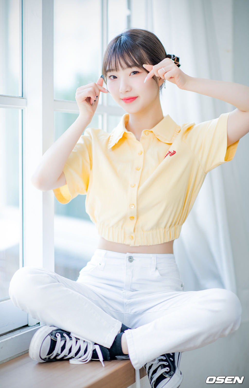 이달의 소녀 여진이 녹화에 앞서 사진 촬영을 위해 포즈를 취하고 있다./ rumi@osen.co.kr