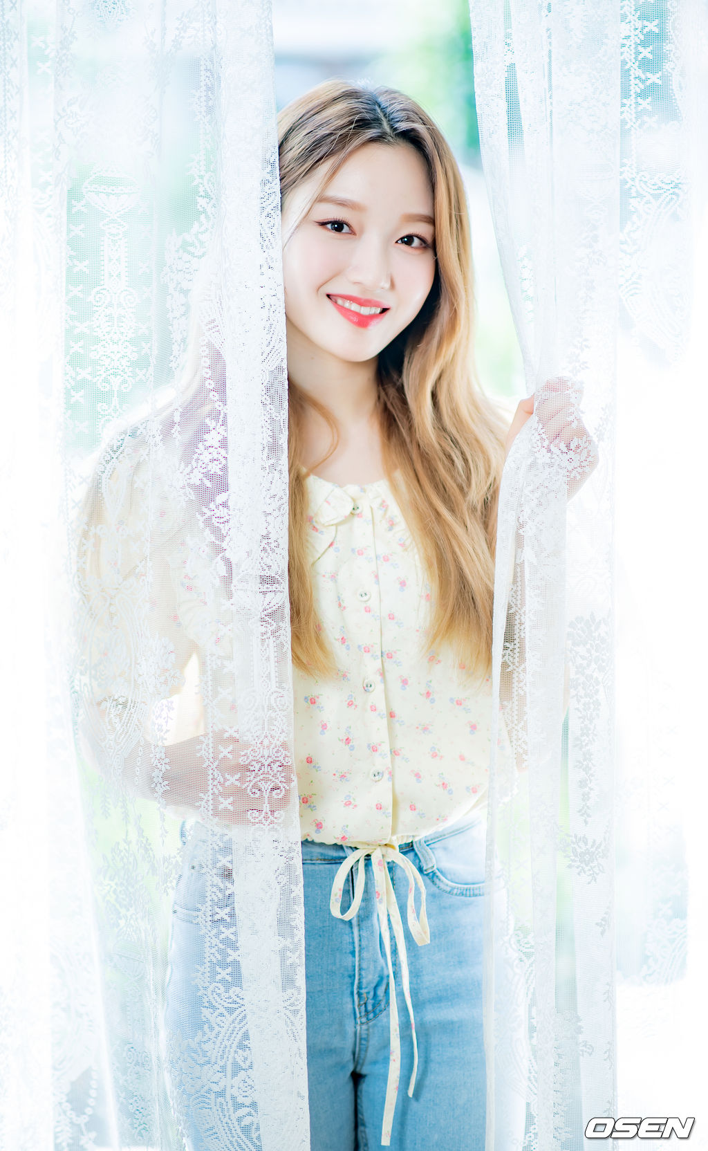 이달의 소녀 고원이 녹화에 앞서 사진 촬영을 위해 포즈를 취하고 있다./ rumi@osen.co.kr