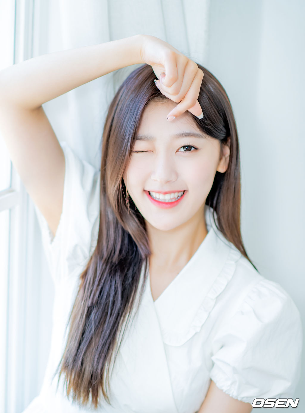 이달의 소녀 올리비아 혜가 녹화에 앞서 사진 촬영을 위해 포즈를 취하고 있다./ rumi@osen.co.kr