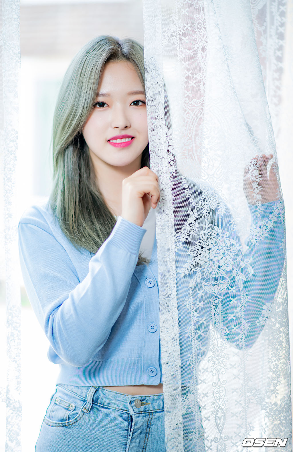 이달의 소녀 올리비아 혜가 녹화에 앞서 사진 촬영을 위해 포즈를 취하고 있다./ rumi@osen.co.kr