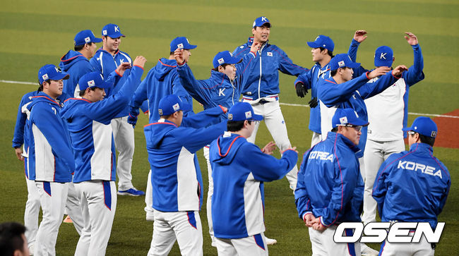 2019년 프리미어12 대회를 참가한 대표팀이 지바현 ZOZO마린 스타디움에서 훈련을하고 있다./youngrae@osen.co.kr