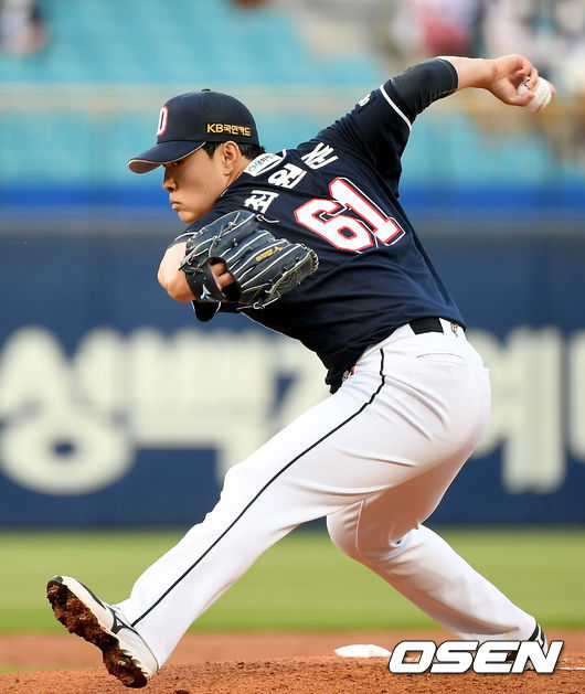 28일 오후 대구 삼성라이온즈파크에서 ‘2021 신한은행 SOL KBO리그’ 삼성 라이온즈와 두산 베어스의 경기가 열렸다.1회말 두산 선발 최원준이 마운드에 올라 힘차게 공을 뿌리고 있다. 21.05.28 /ksl0919@osen.co.kr