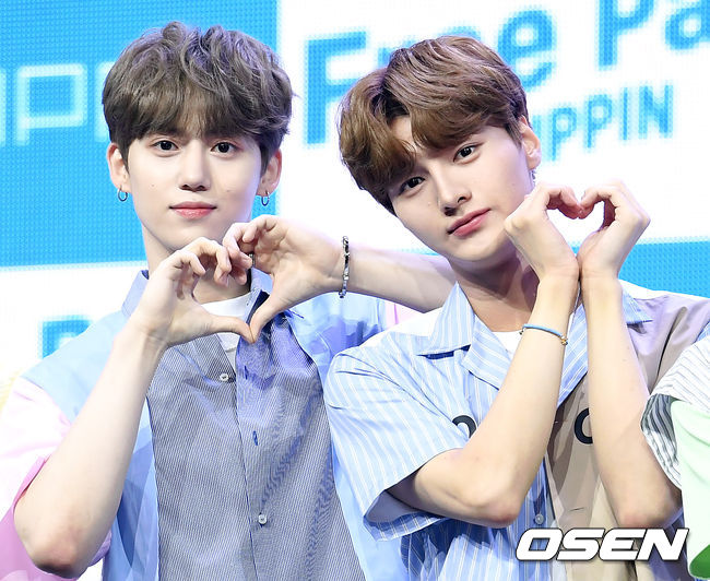 그룹 드리핀(차준호, 황윤성, 김동윤, 이협, 주창욱, 알렉스, 김민서)의 첫 번째 싱글 ‘프리 패스(Free Pass)’ 발매 기념 쇼케이스가 29일 오후 서울 용산구 블루스퀘어에서 열렸다.그룹 드리핀(DRIPPIN) 황윤성, 차준호가 포즈를 취하고 있다. 2021.06.29 /cej@osen.co.kr
