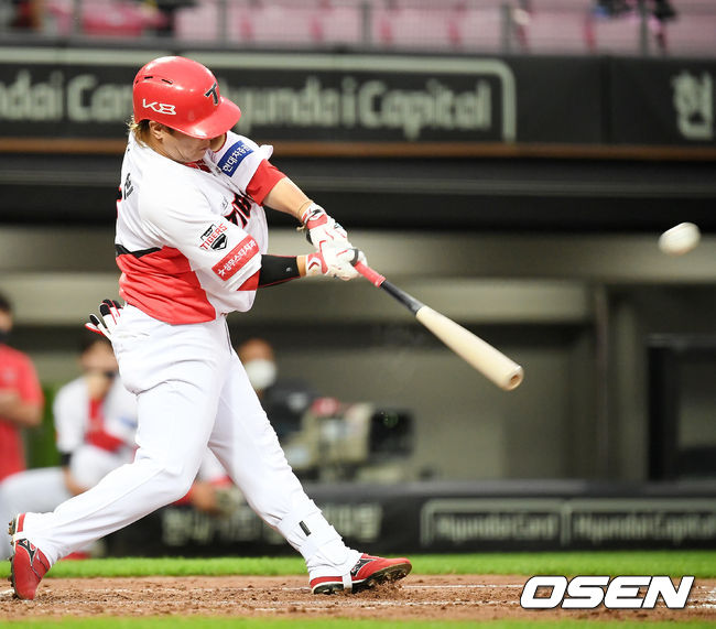 29일 오후 광주 KIA 챔피언스필드에서 ‘2021 신한은행 SOL KBO리그’ KIA 타이거즈와 NC 다이노스의 경기가 열렸다. 3회말 1사 주자 1루 KIA 김선빈이 좌월 역전 투런 홈런을 날리고 있다. 2021.06.29 / rumi@osen.co.kr