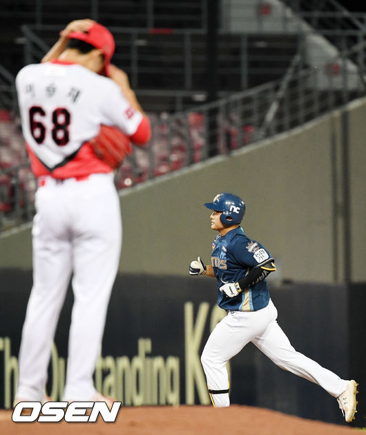 29일 오후 광주 KIA 챔피언스필드에서 ‘2021 신한은행 SOL KBO리그’ KIA 타이거즈와 NC 다이노스의 경기가 열렸다. 6회초 2사 주자 1,2루 NC 강진성이 좌월 스리런 홈런을 날린 후 그라운드를 돌고 있다. 2021.06.29 / rumi@osen.co.kr