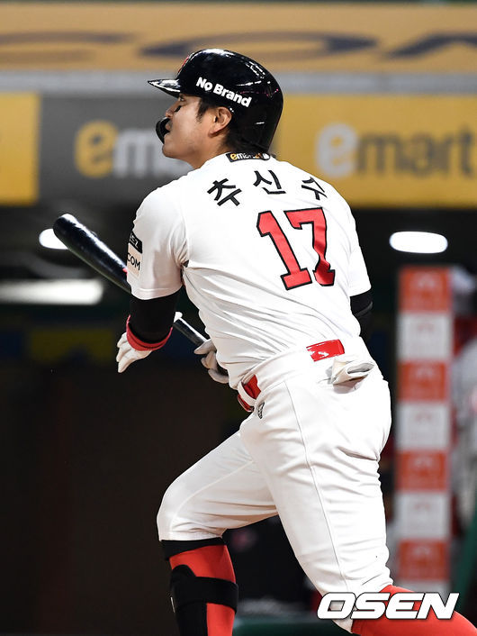 29일 인천 SSG랜더스필드에서 ‘2021 신한은행 SOL KBO리그’SSG 랜더스와 삼성 라이온즈의 경기가 열렸다.5회말 1사 1루 상황 SSG 추신수가 역전 1타점 2루타를 날리고 있다. 2021.06.29 / dreamer@osen.co.kr