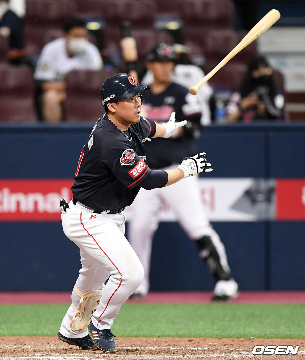 29일 오후 서울 고척스카이돔에서 ’2021 신한은행 SOL KBO 리그' 키움 히어로즈와 롯데 자이언츠의 경기가 열렸다.6회초 무사에서 롯데 안치홍이 우전안타를 치고 있다. 2021.06.29 /sunday@osen.co.kr
